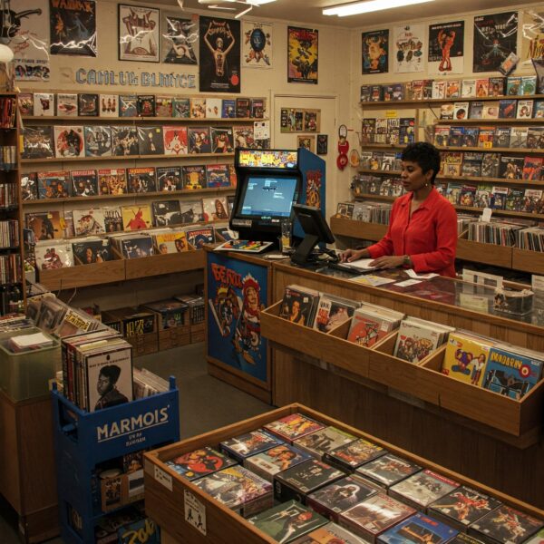 Vendita di dischi e videogiochi